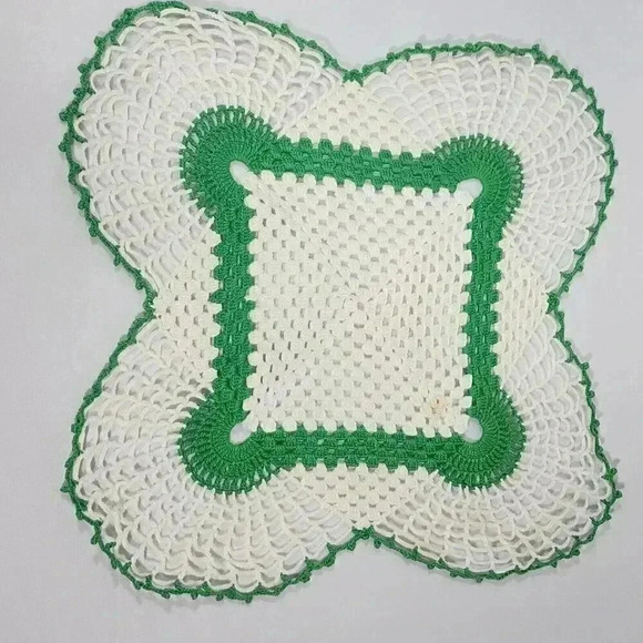 Vtg Set 4 Doilies Hand Crocheted Knitted Linen Apple Green Scalloped Kitsch - Picture 9 of 12